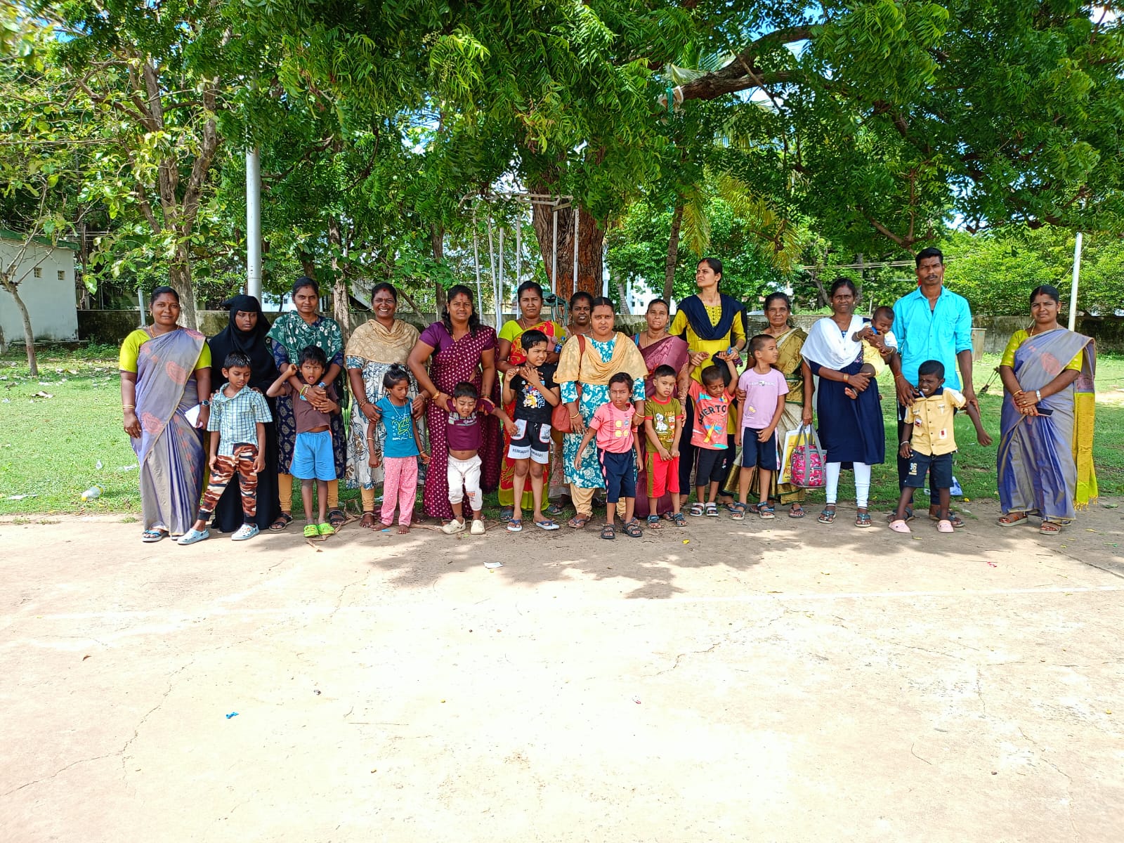 Children and educators in a Manolayam early intervention session