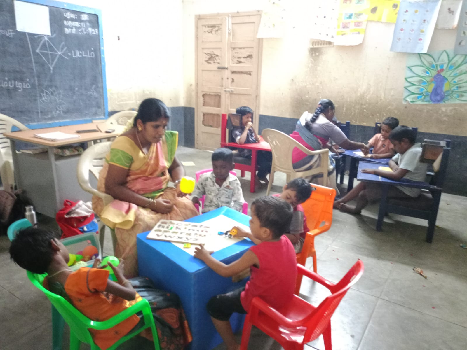 Early intervention learning session at Manolayam